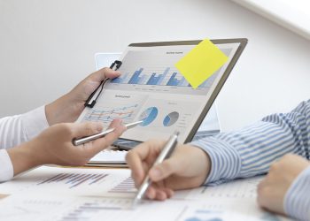 business-finance-2022-10-31-10-26-06-utc Businessman is negotiating on investment to expand the market and suggest ways to increase income for young investors, Business Chat and Marketing Team Meetings.